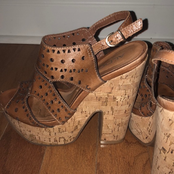 Aldo Summer Wedge - Picture 2 of 4
